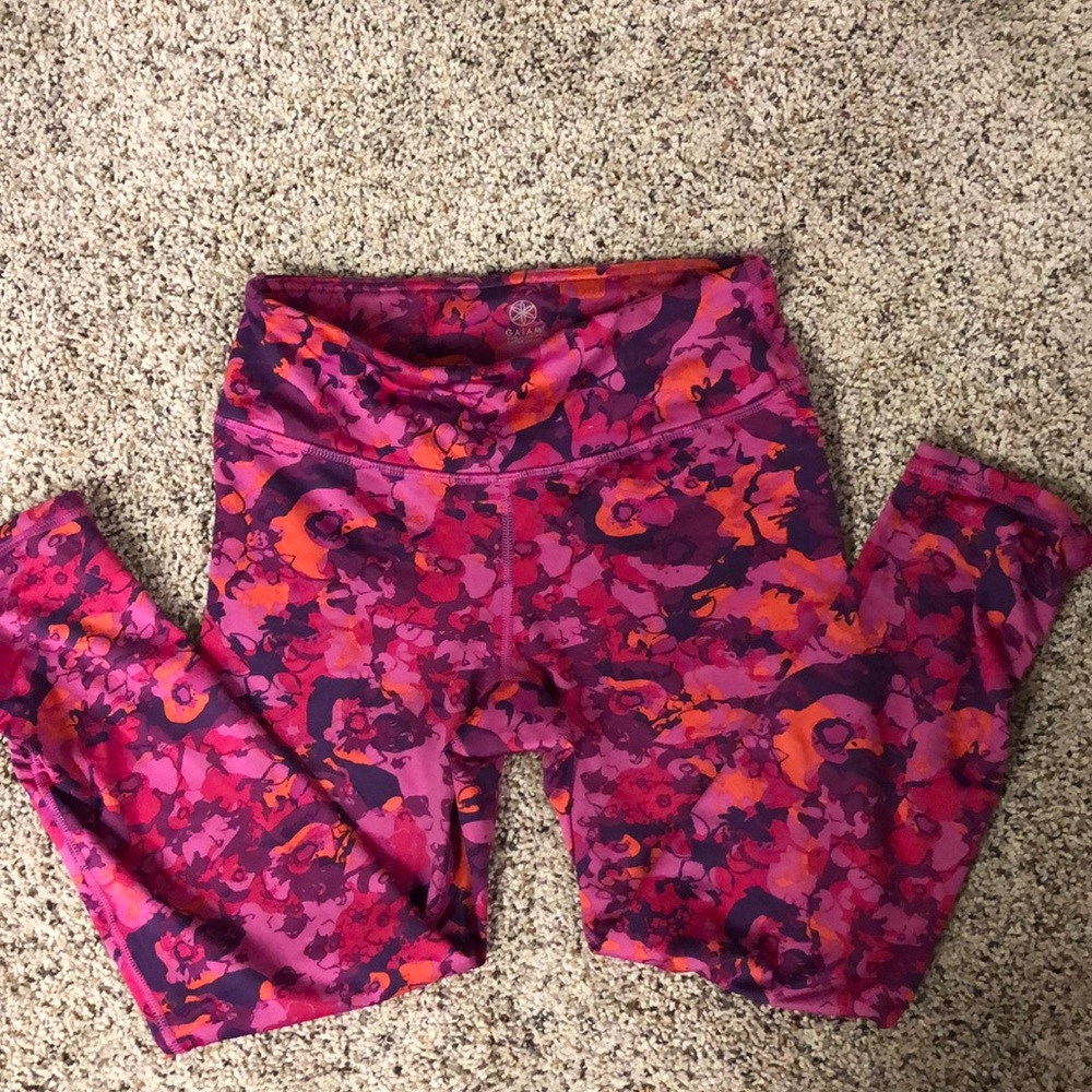 Gaian yoga pants.Spandex/poly.Adorable purplepink